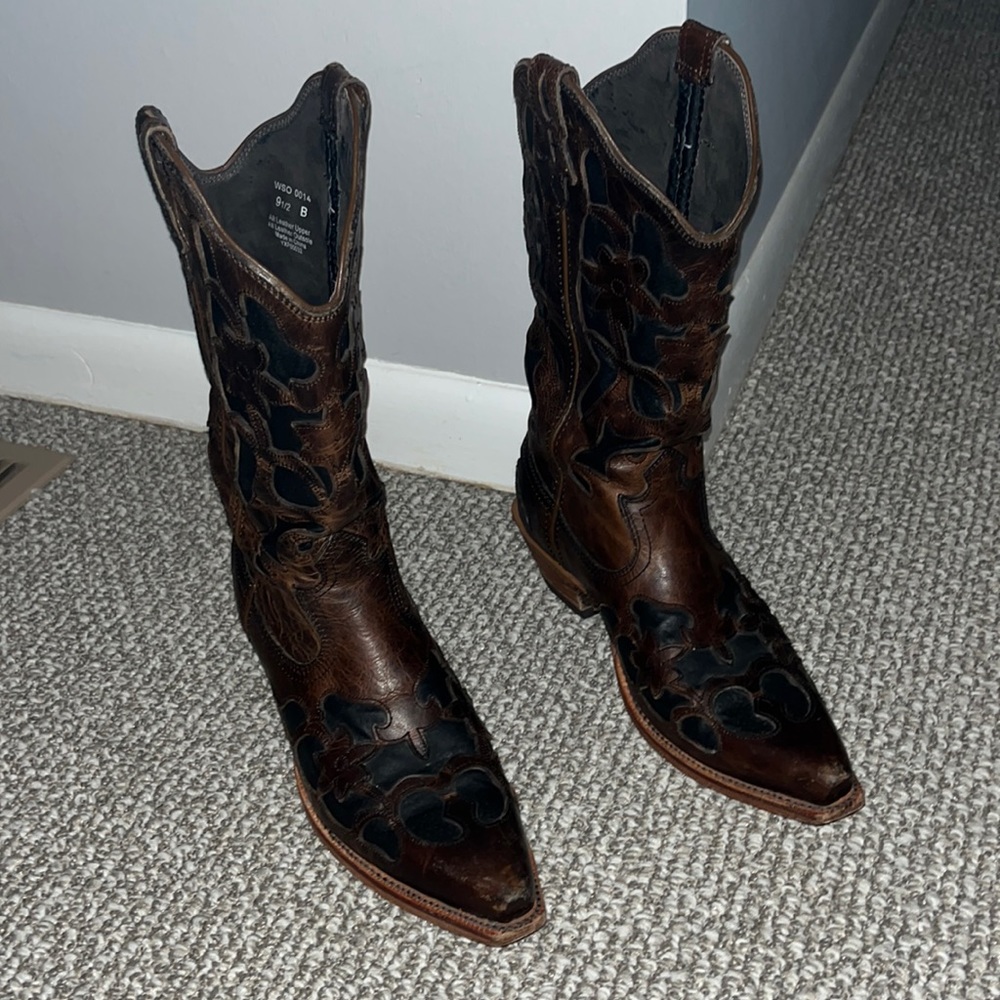 Previously worn Twisted X women’s boots in great condition.